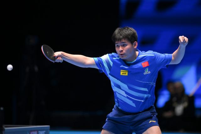 1745161850014065821.jpg (体育)(8)乒乓球——世界杯:雨果胜林诗栋夺得男单冠军XxjpseC007327_20250420_PEPFN0A001.jpg